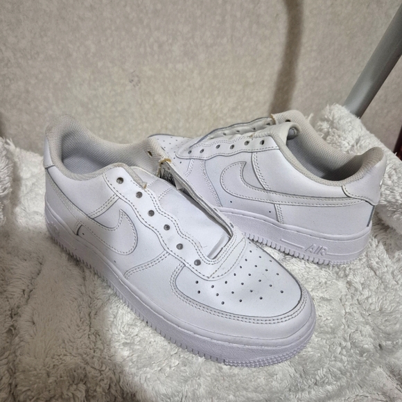 White Nike White Air Forces 1 Low Top...Size:5.5 Youth...women-Size:7 - Picture 1 of 13